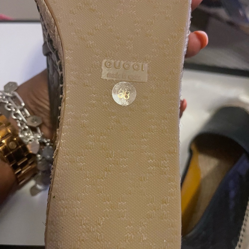 Gucci never wore 2 small